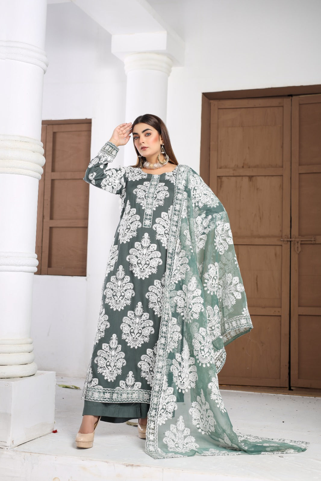 Marea Linen Embroidered Green 3 Piece Suit With Organza Dupatta - Desi Posh