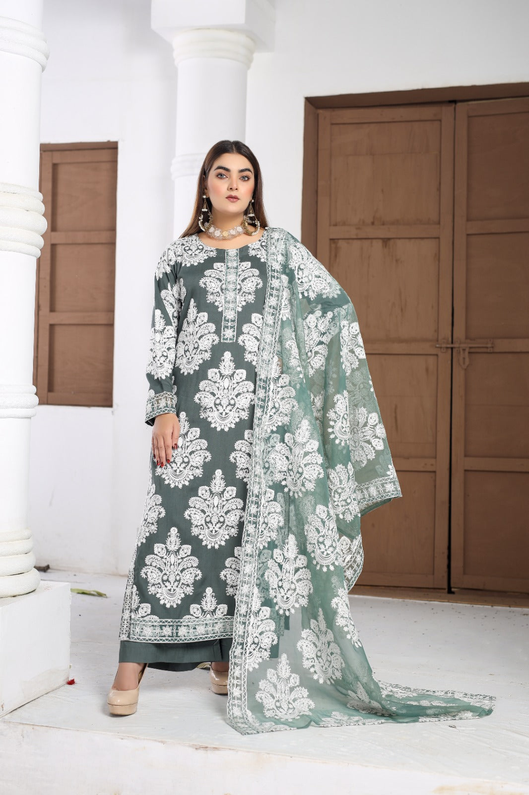 Marea Linen Embroidered Green 3 Piece Suit With Organza Dupatta - Desi Posh
