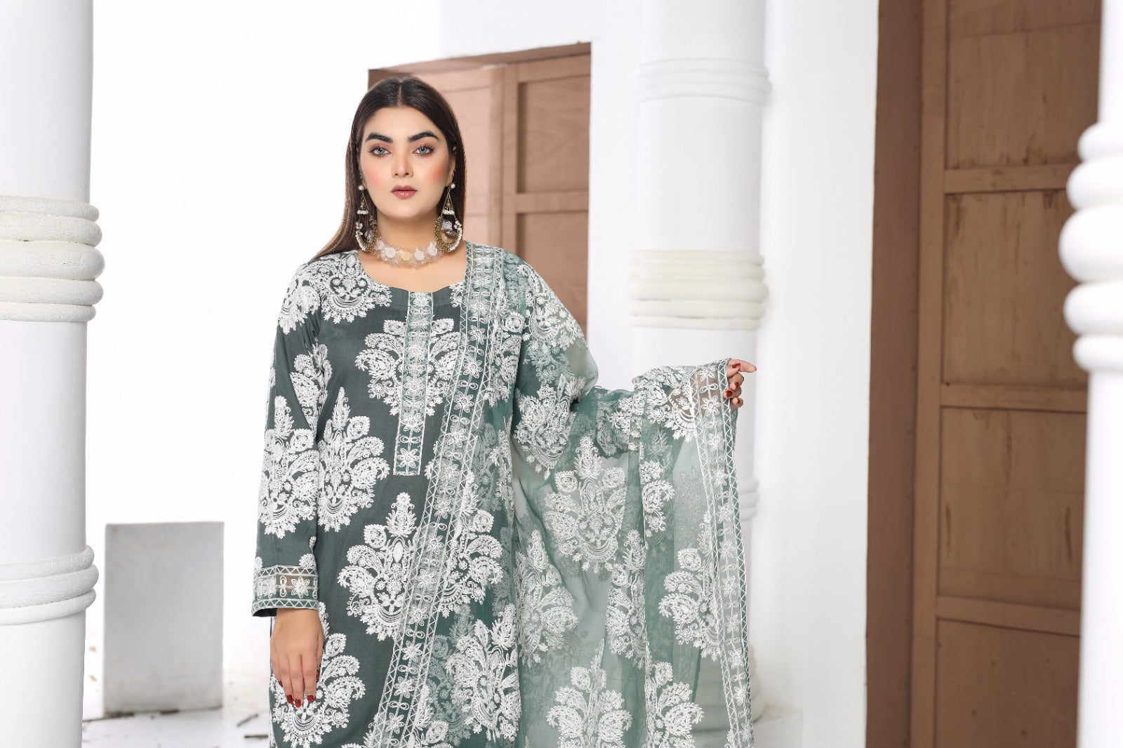 Marea Linen Embroidered Green 3 Piece Suit With Organza Dupatta - Desi Posh