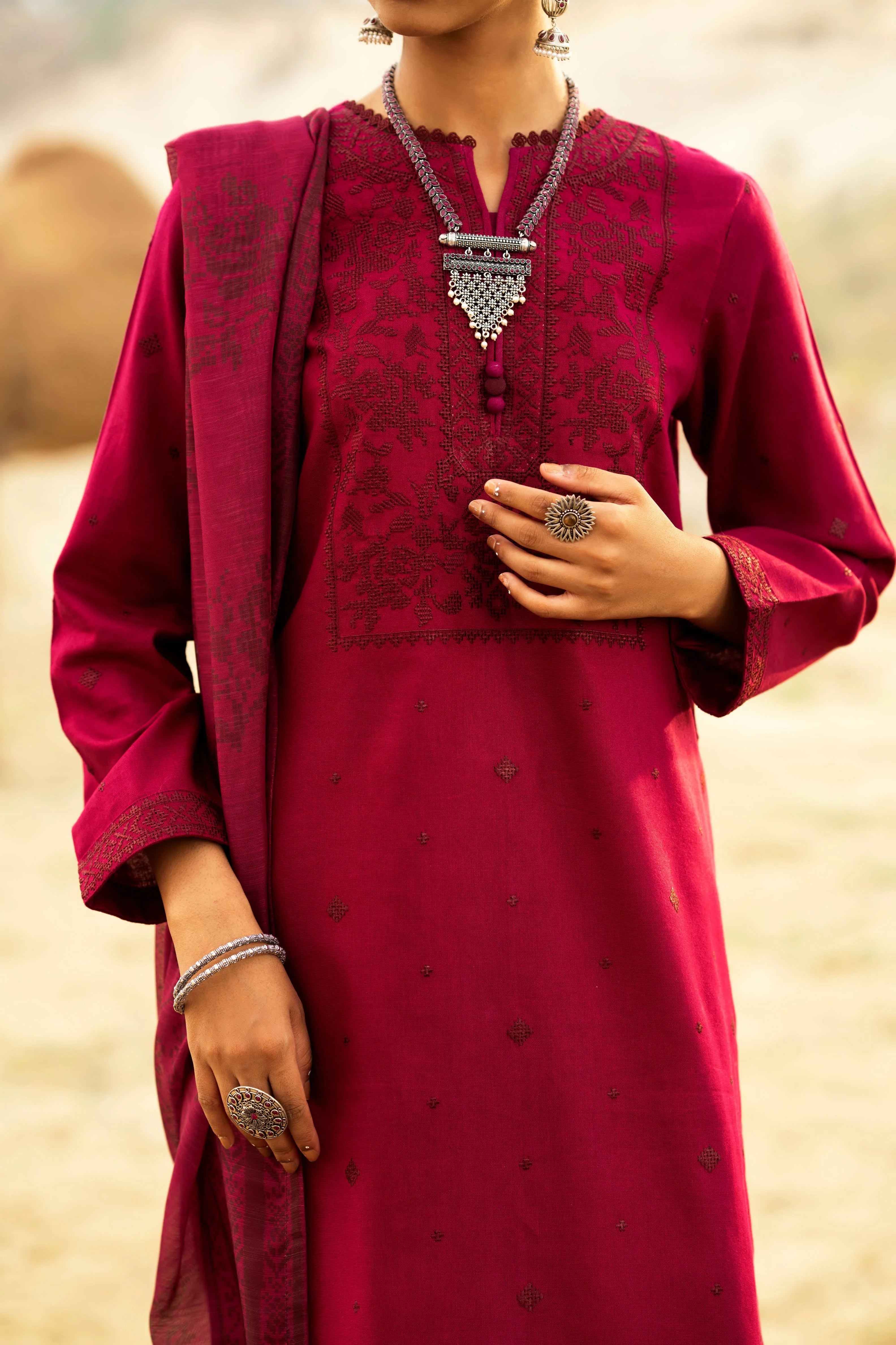رہگیر Qalb Khaddar Embroidered Suit with Silk Munaar Dupatta - Desi Posh