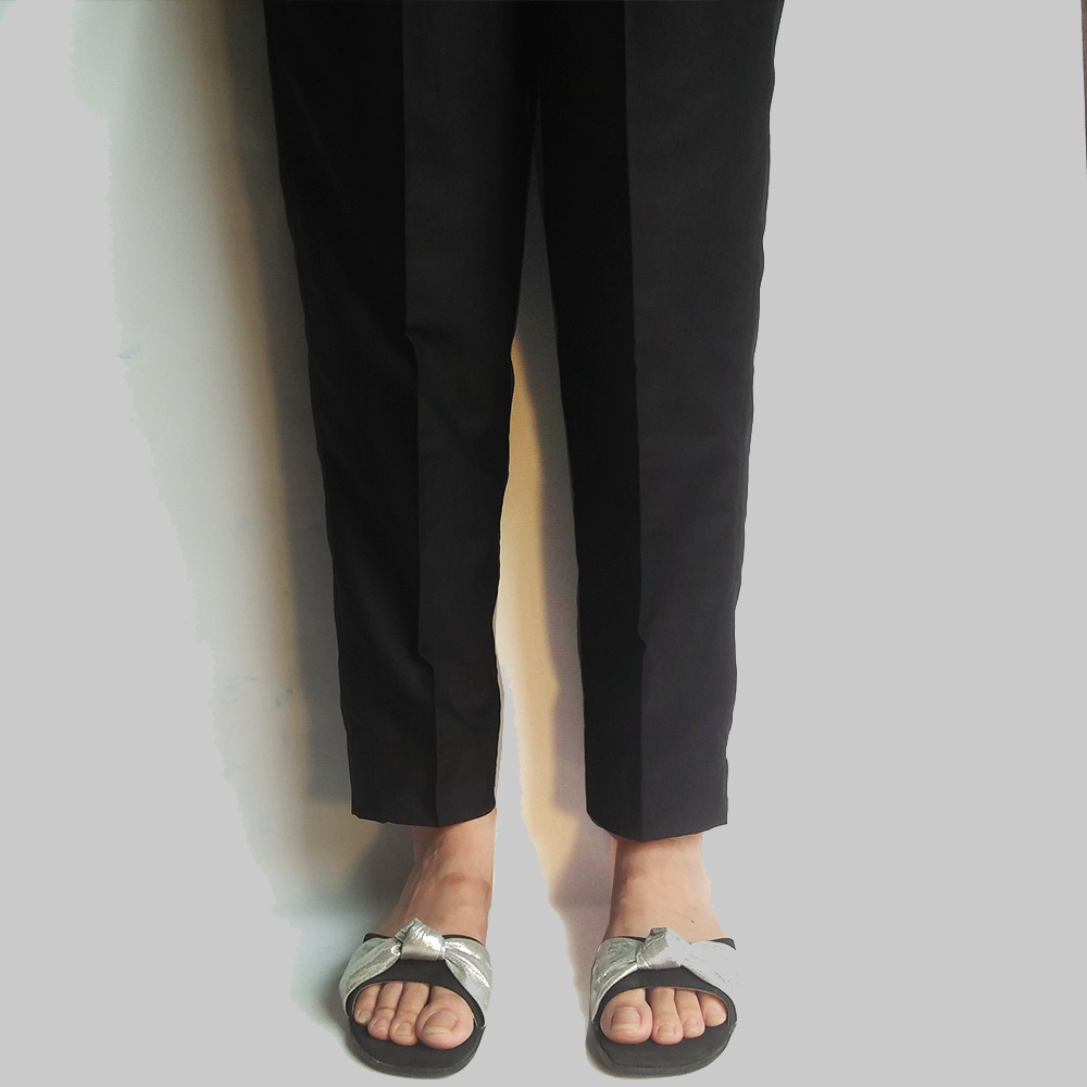 Straight Capri Trousers Plain Black - Desi Posh