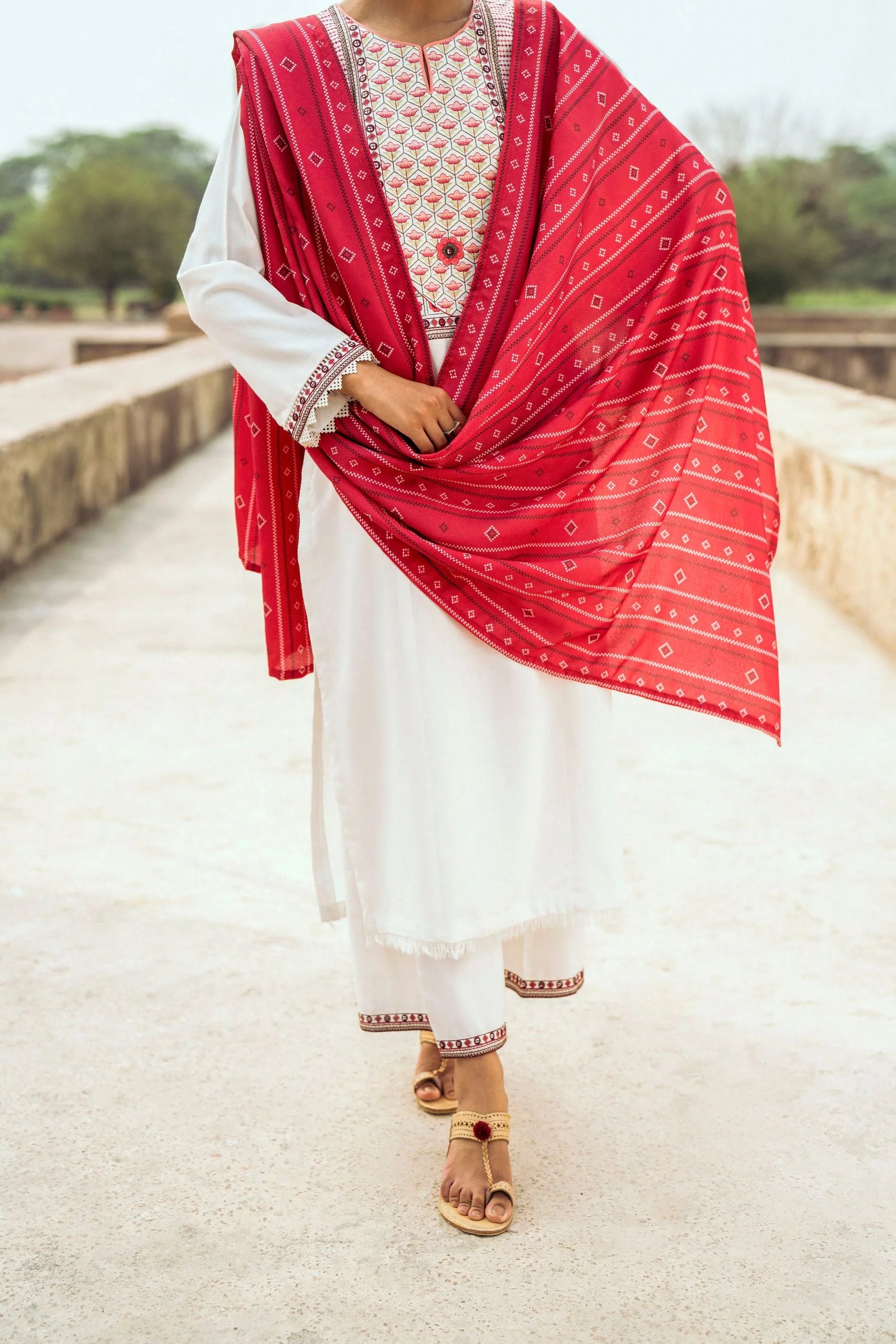 Dayaar-e-Sahil Dhanak Linen Suit with Digital Printed Shawl - Desi Posh