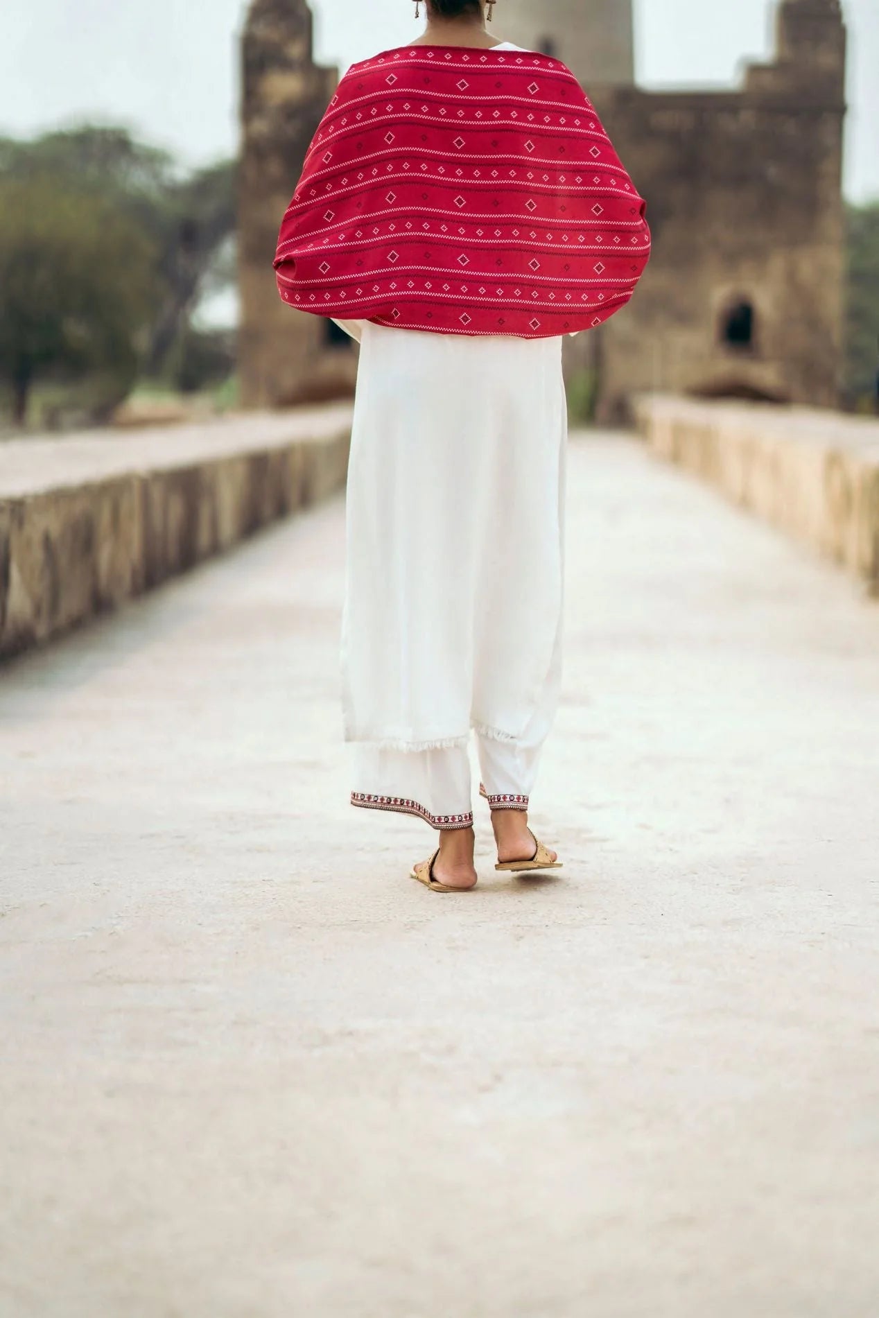 Dayaar-e-Sahil Dhanak Linen Suit with Digital Printed Shawl - Desi Posh