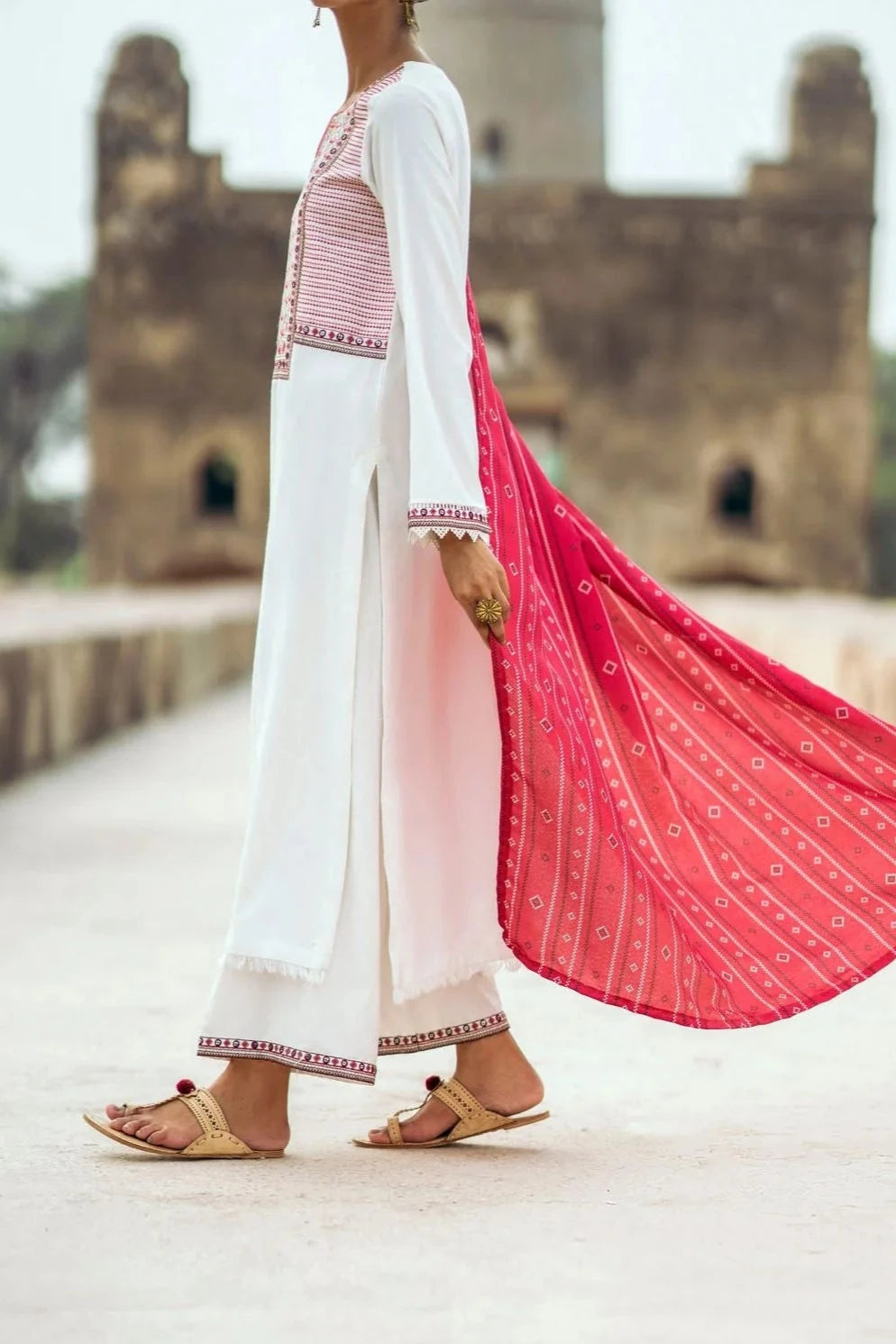 Dayaar-e-Sahil Dhanak Linen Suit with Digital Printed Shawl - Desi Posh
