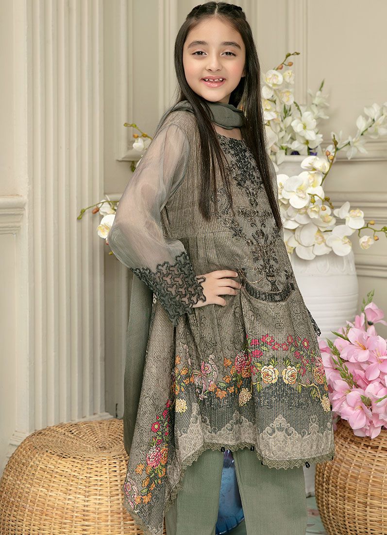 Simrans Girls Embroidered Summer Lawn Outfit ML23K DesiP 