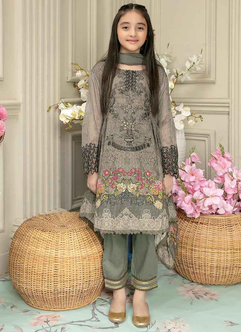 Simrans Girls Embroidered Summer Lawn Outfit ML23K DesiP 