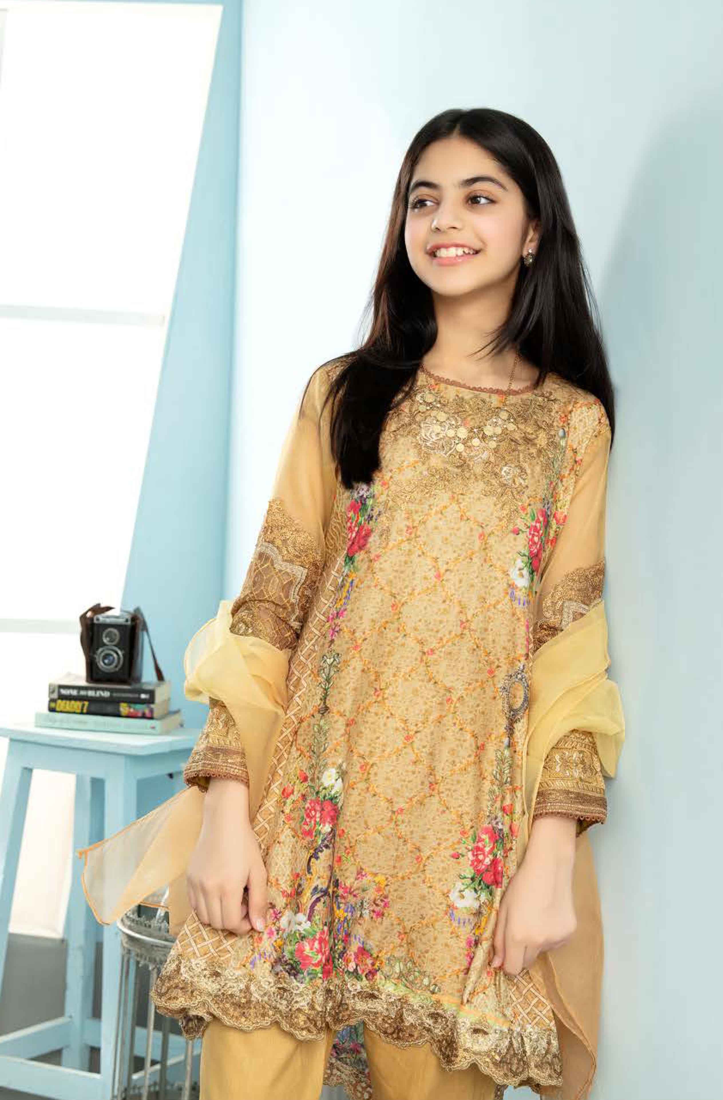 pakistani girls gold outfit