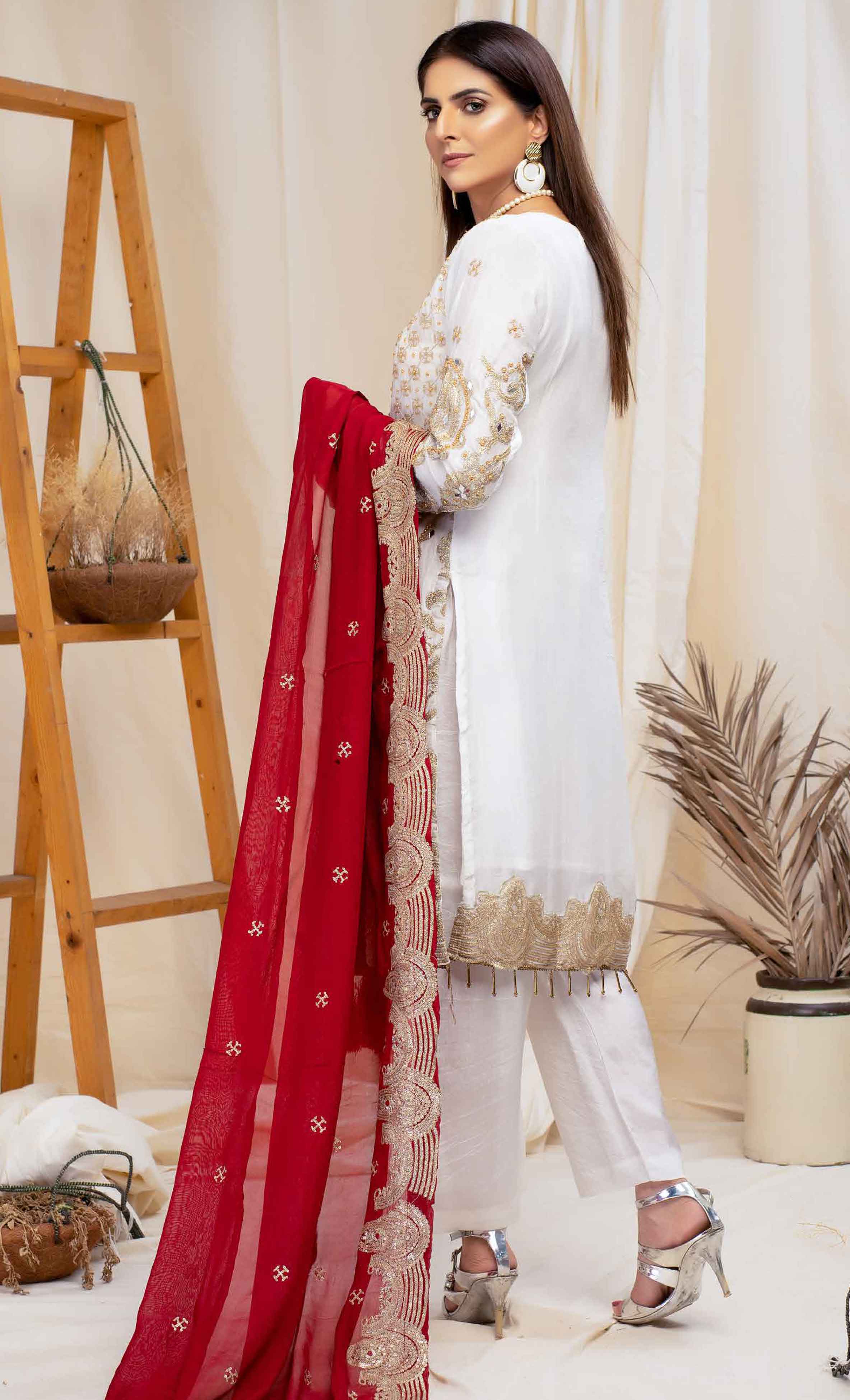Simrans Semi Formal Ladies White Outfit With Contrasting Dupatta DesiP 