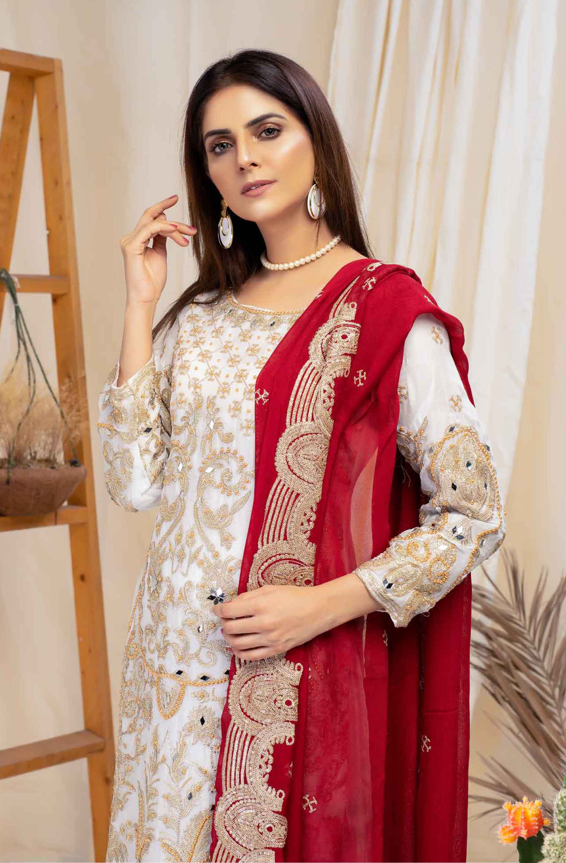 Simrans Semi Formal Ladies White Outfit With Contrasting Dupatta DesiP 